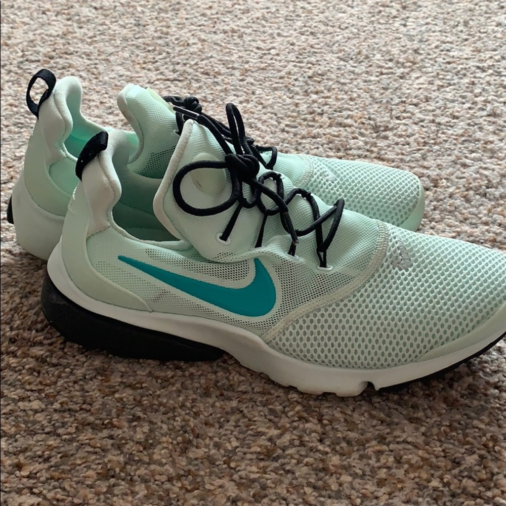 Nike / basketball shoes